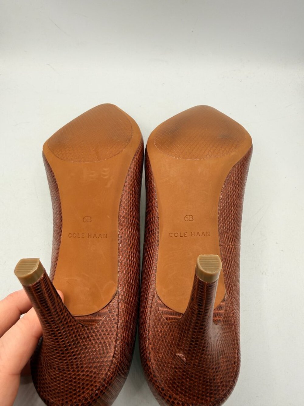 Cole Haan Brown Embossed Leather Pumps Pointed Toe Heels Classic Career - Picture 7 of 9